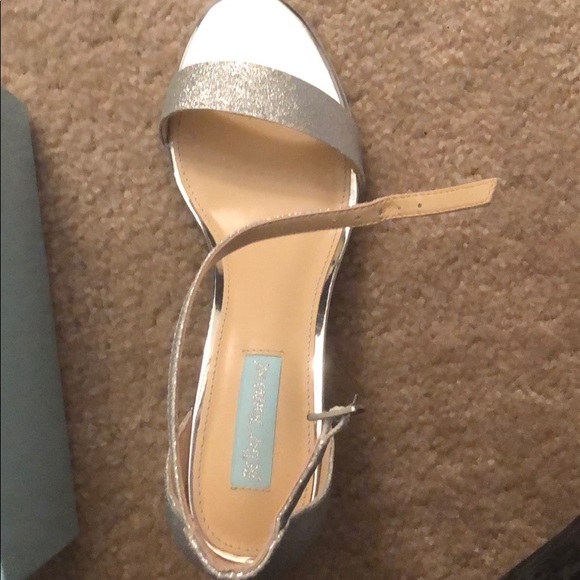 Silver heels - Picture 5 of 8